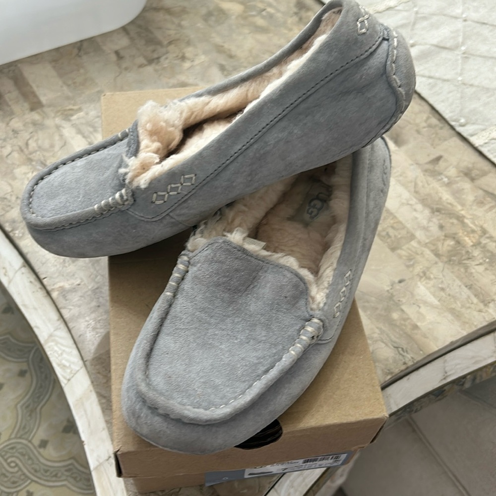 Women Ugh slippers